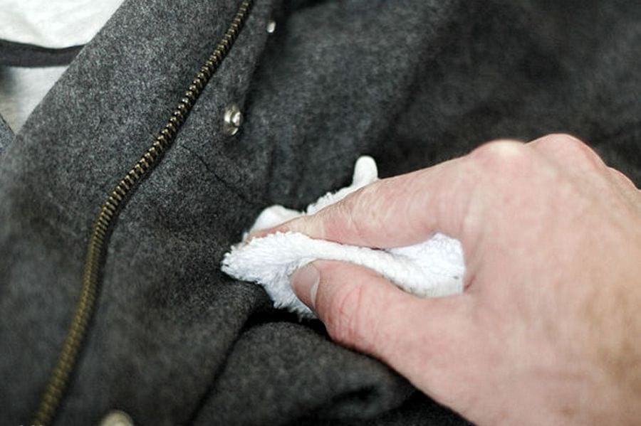 Правильная чистка пальто из разных типов ткани